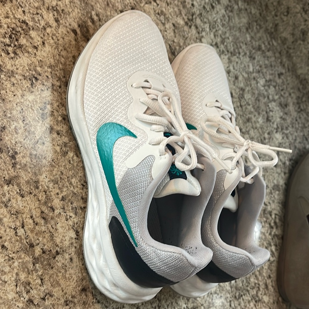 Nike women’s shoe 7.5